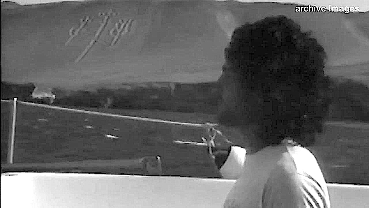 Anselm Pi Rambla en el Bohic Ruz frente al Candelabro de Paracas, 1982